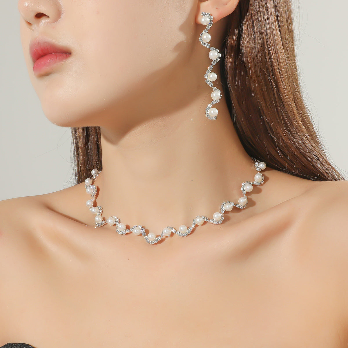 Lightning Pearl Necklace & Earrings Set